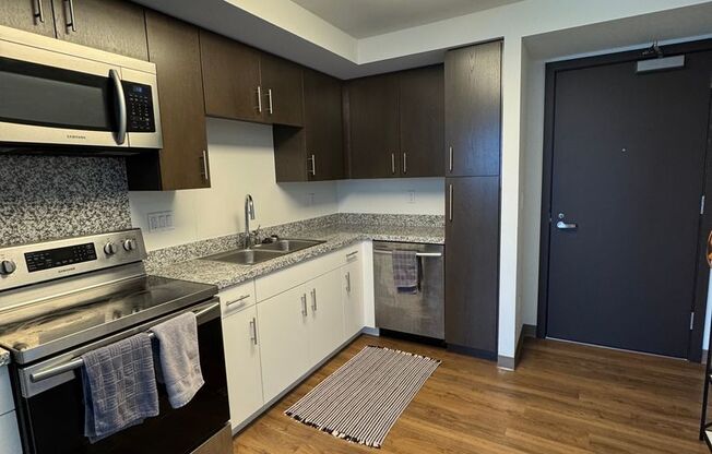 1 bed, 1 bath, $2,500, Unit UNIT # 2103