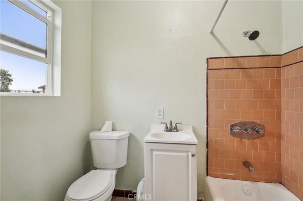 122 W 110 ST