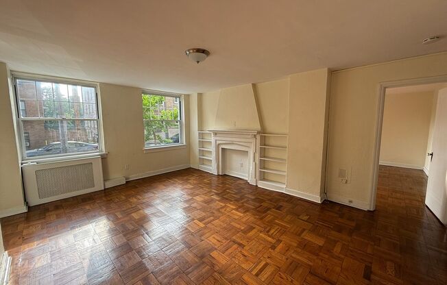 1 bed, 1 bath, 572 sqft, $1,425, Unit Old King Edward 6