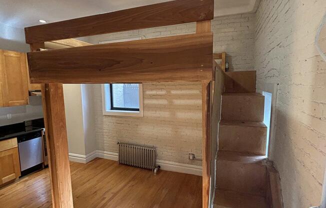 318 W 106 ST