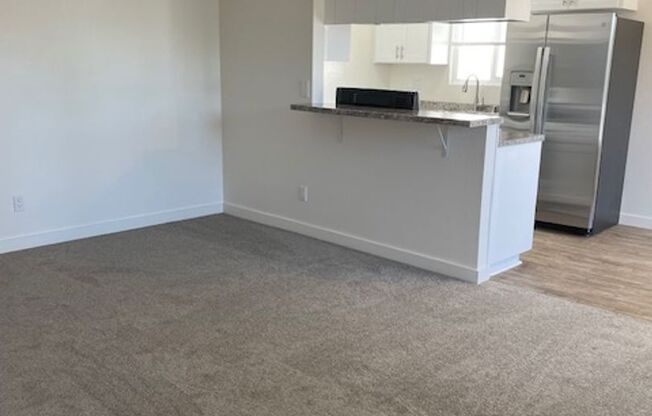 Spacious 2 Bedroom Unit in Huntington Beach