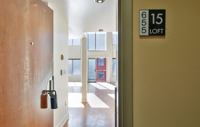 Chic Live/Work Loft!! 1 Bed & 2 Baths w/ Office Alcove in SOMA ~Garage Parking Jules Clark ~ AMSI