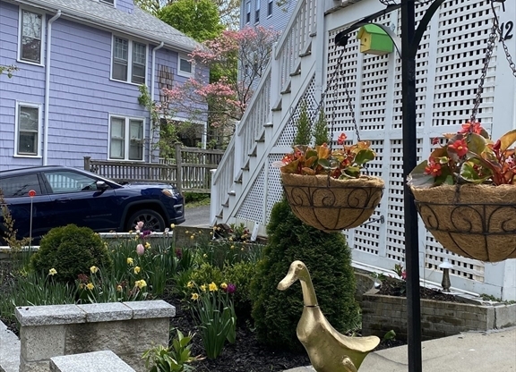 16 Eliot Crescent