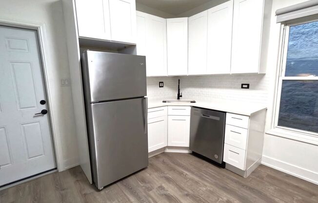 2 beds, 1 bath, $1,995, Unit 1921-2