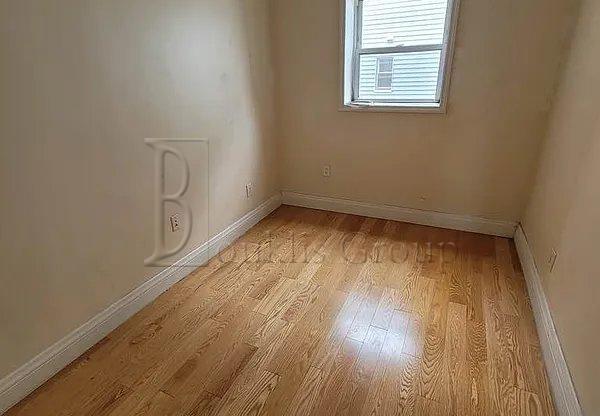 3 beds, 1 bath, $3,150, Unit 2