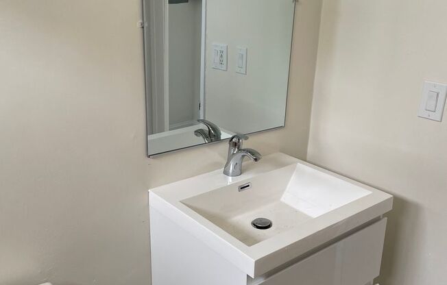 1 bed, 1 bath, 750 sqft, $1,845, Unit 32