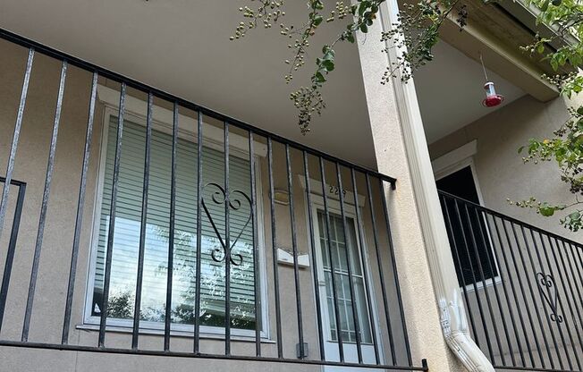 2 BED | 2 BATH | GATED BACKYARD | THOMAS SQUARE