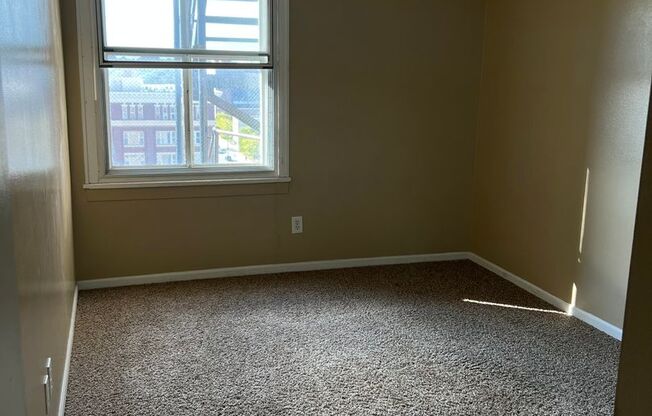 2 beds, 1 bath, 740 sqft, $1,195, Unit 1205