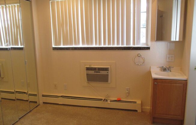 3 beds, 2 baths, $2,325, Unit 640-307