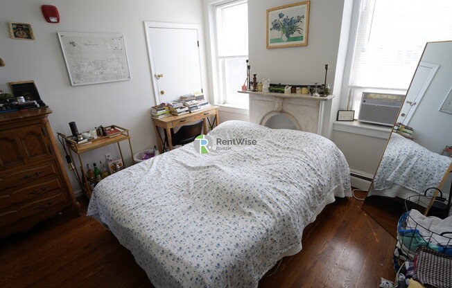 722 E 6 ST