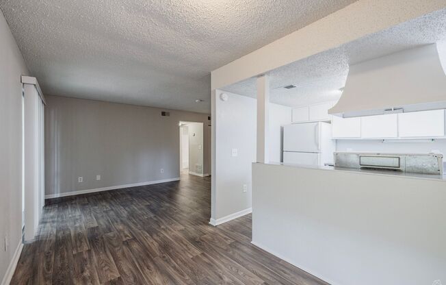 1 bed, 1 bath, 700 sqft, $875, Unit 1-10T