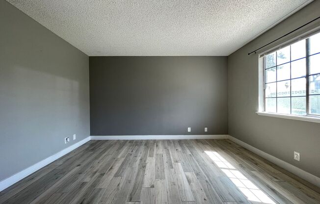 2 BED 2 BATH TOWNHOUSE NEAR LAKE MEAD AND HOLLYWOOD