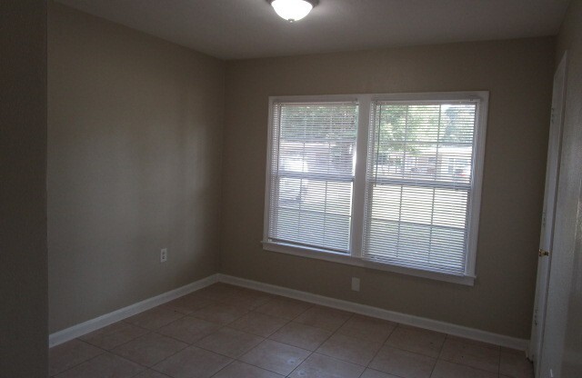 3 beds, 1 bath, $1,295