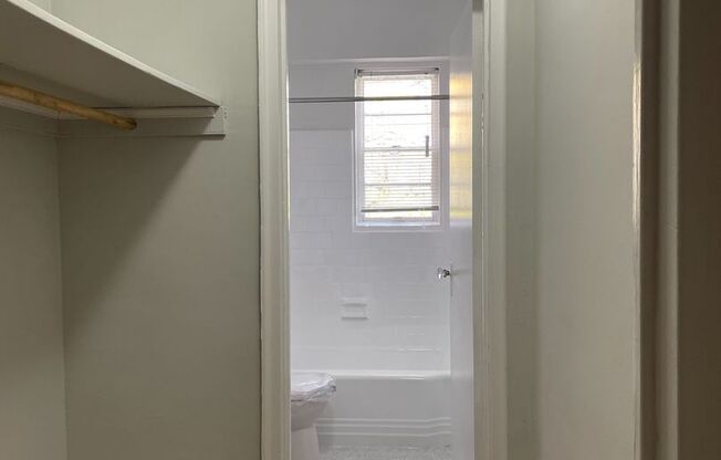 1 bed, 1 bath, 925 sqft, $1,994, Unit 122