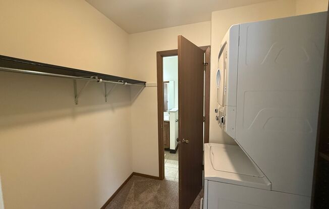 2 beds, 1 bath, 965 sqft, $1,650, Unit 7601CB