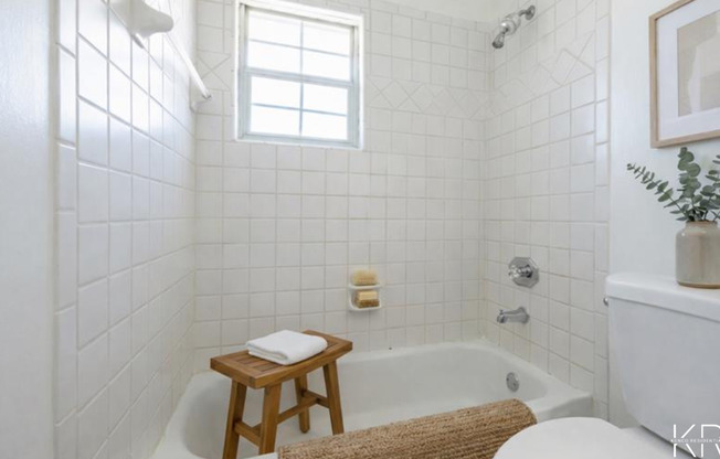 2 beds, 1 bath, 950 sqft, $1,295, Unit 10