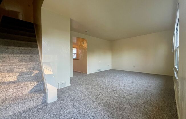 Must-See Two Bedroom Townhouse in Plum! Updated Kitchen, NEW Carpet & More! Call Today!