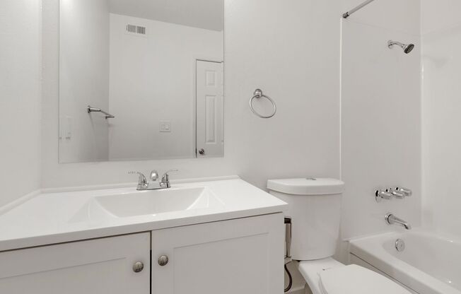 2 beds, 1 bath, 850 sqft, $1,675, Unit 9100-11