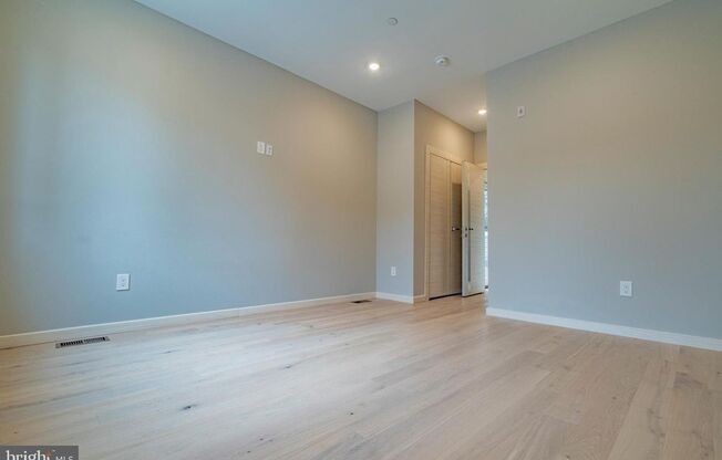 2110 W Master Street