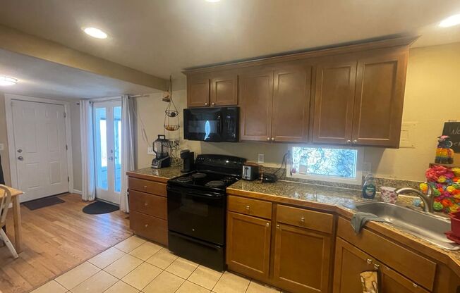 Charming 3 Bedroom Home in Aurora