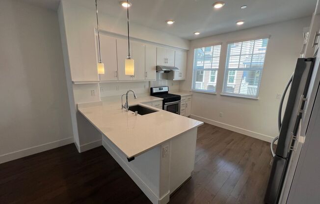 Beautiful 3 bed 2.5 bath Townhouse in Mountain View. This is a must see.