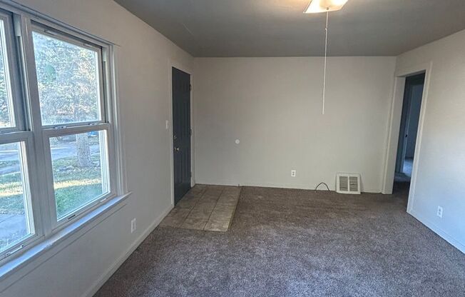 2 beds, 1 bath, $785