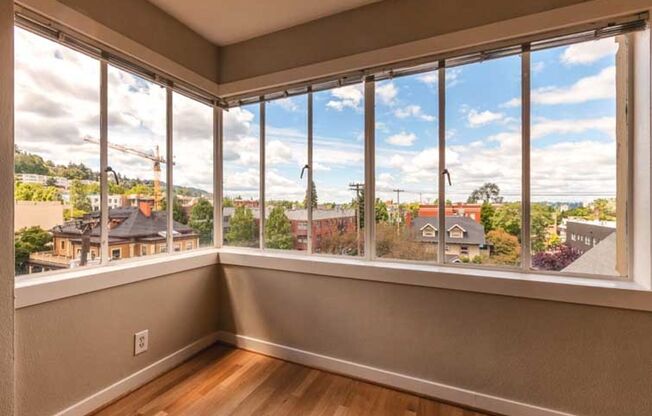 Studio, 1 bath, 360 sqft, $1,175, Unit 208