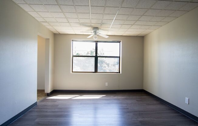 Top Floor NW Studio Between Nob Hill & The Pearl!