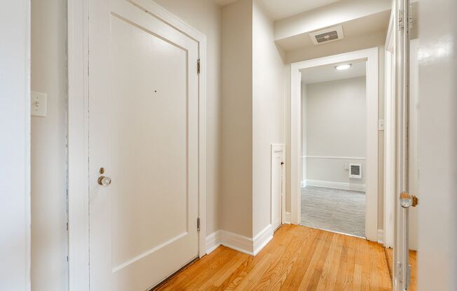 Studio, 1 bath, 478 sqft, $1,195, Unit 107