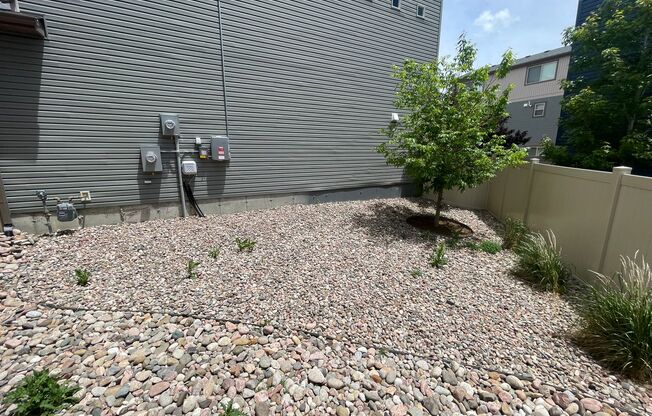 3 beds, 2.5 baths, $2,325