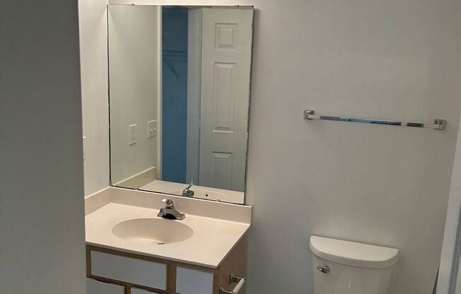 1 bed, 1 bath, 600 sqft, $925, Unit 200 5E
