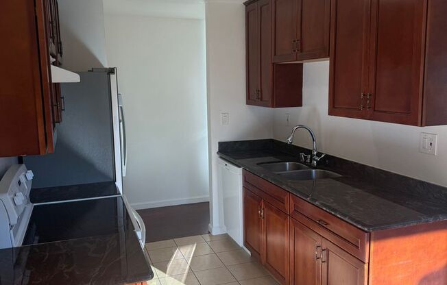 Charming 2-Bedroom Condo in Prime Walnut Creek Location – Ygnacio Gardens