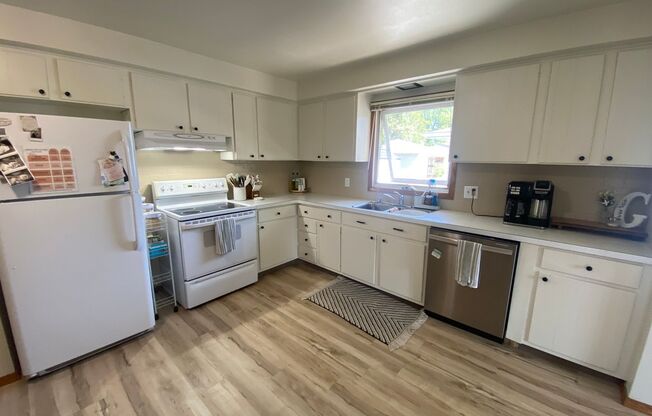 2 beds, 1 bath, $1,200