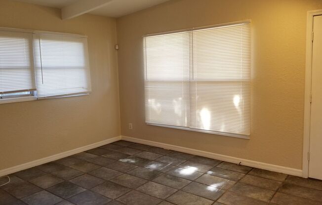 3/1 block home with indoor laundry