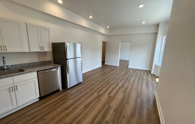 2 beds, 1 bath, 900 sqft, $1,700