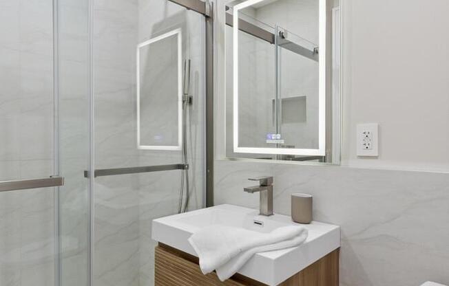 760 METROPOLITAN AVE