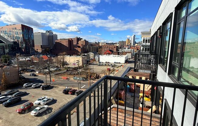 2 beds, 1 bath, 865 sqft, $2,350, Unit Unit 612