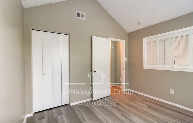 3 beds, 2 baths, 1,200 sqft, $1,295