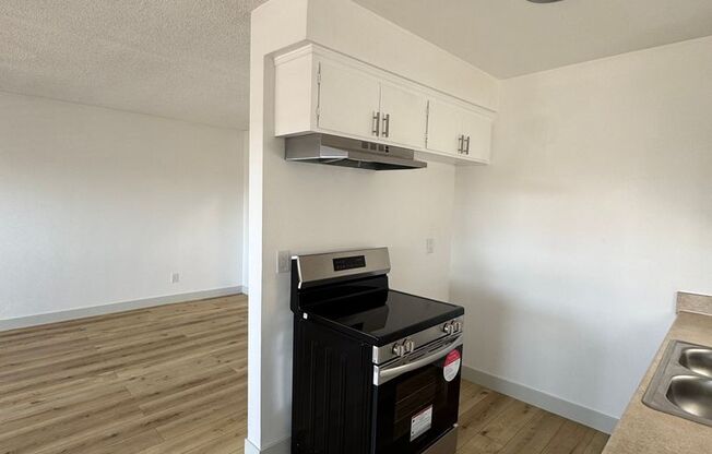 Spacious 1 Bedroom In Torrance - $2,095 - Parking Garage Available !!!