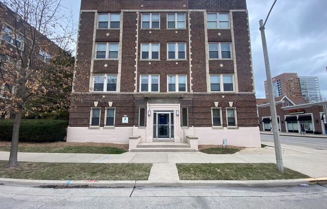 1632 E Irving Pl.