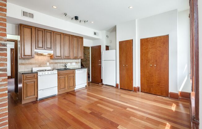 2739 W Girard Ave [DNM]