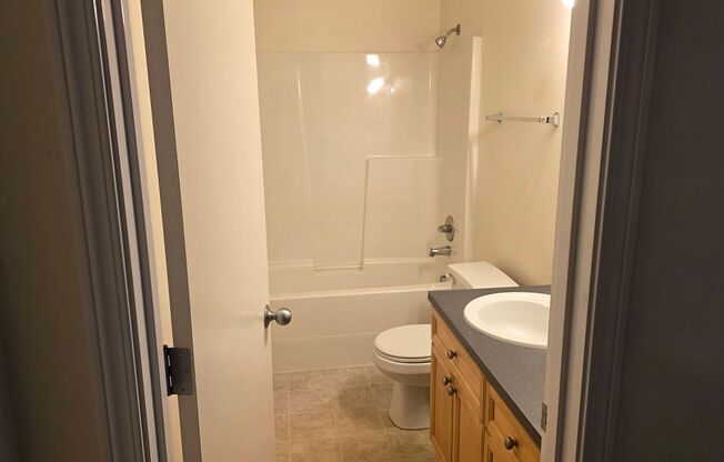 2 beds, 2 baths, $1,875, Unit Unit E25