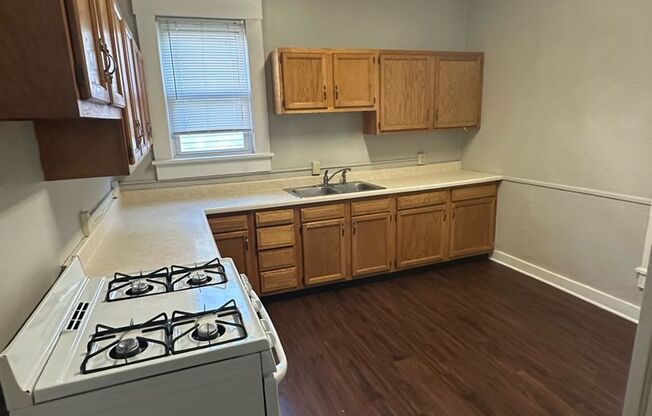 3 beds, 1 bath, $1,200