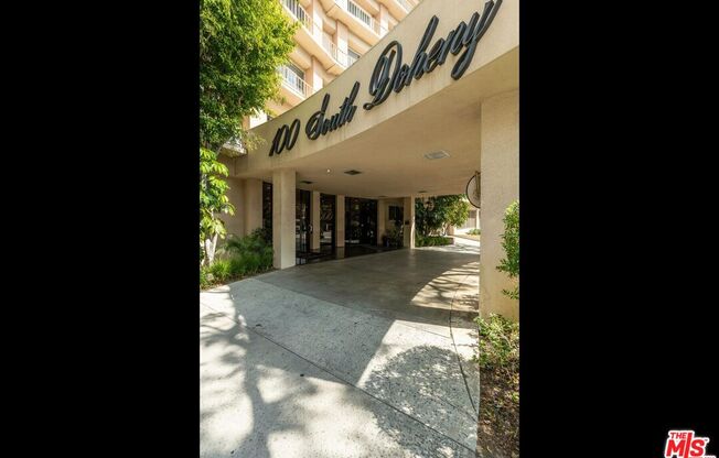 100 S Doheny Dr
