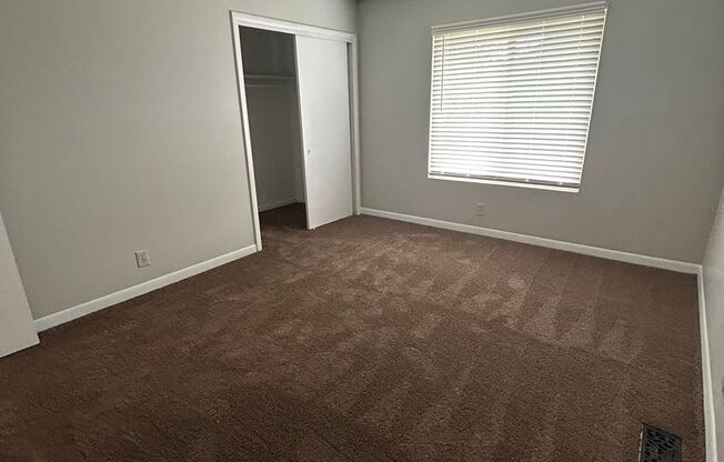 2 beds, 1.5 baths, 1,045 sqft, $1,200, Unit B4-01