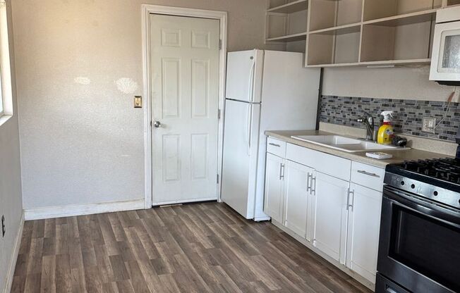 Cute little bungalow in the heart of Henderson.
