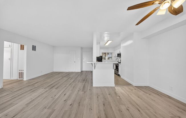 2 beds, 2 baths, $2,800, Unit 017#201