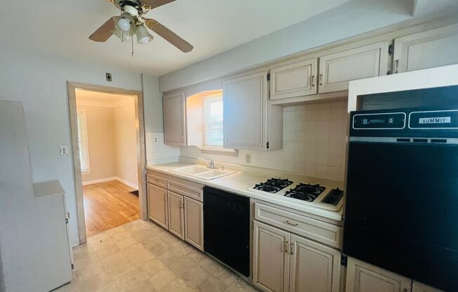 3 beds, 1 bath, $1,295