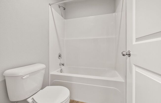 3 beds, 2.5 baths, 1,402 sqft, $1,800, Unit B150