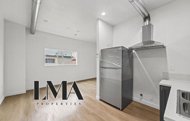 611 W 82 ST